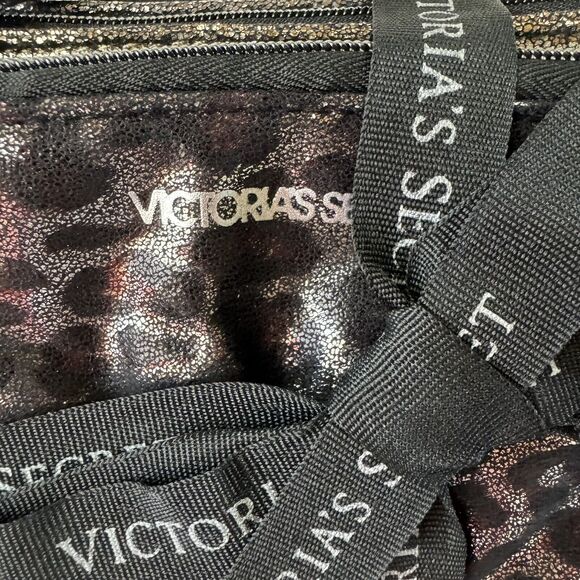 Victoria's Secret Travel Pouches with Zipper Makeup Toiletry Bag Set Of 3 NWT - Picture 9 of 10